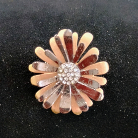 Elegant Gold and Brown Flower Adjustable Ring - Picture 2 of 3